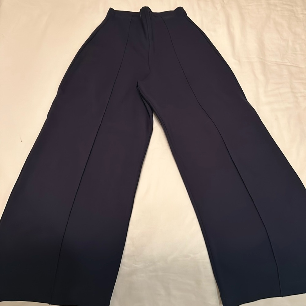 Ripley Raider LA Navy, cropped straight leg pants.
